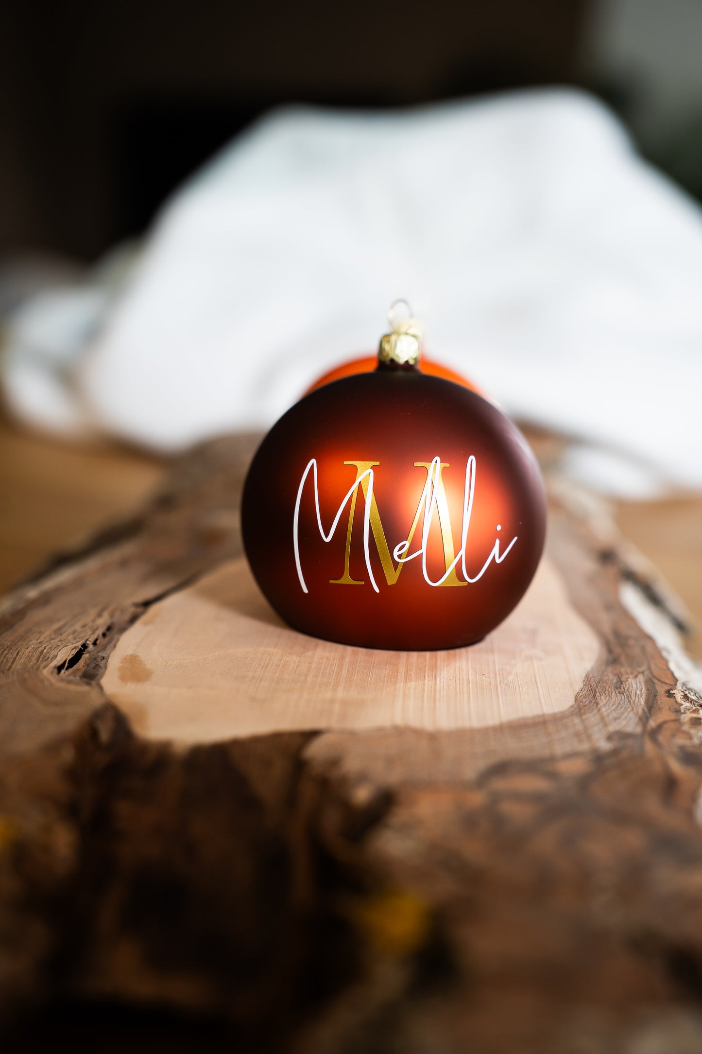 Das besondere Geschenk: Stilvoll personalisierte Weihnachtskugel - 8cm - mundgeblasen, in Echtglas mit Anfangsbuchstabe