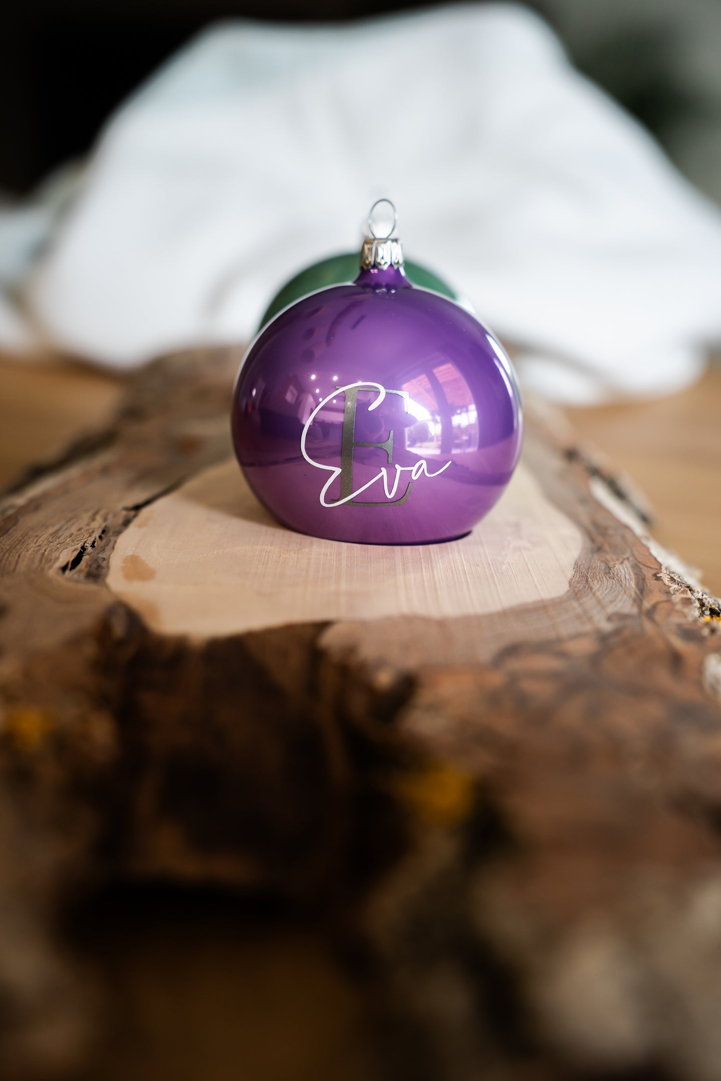 Das besondere Geschenk: Stilvoll personalisierte Weihnachtskugel - 8cm - mundgeblasen, in Echtglas mit Anfangsbuchstabe