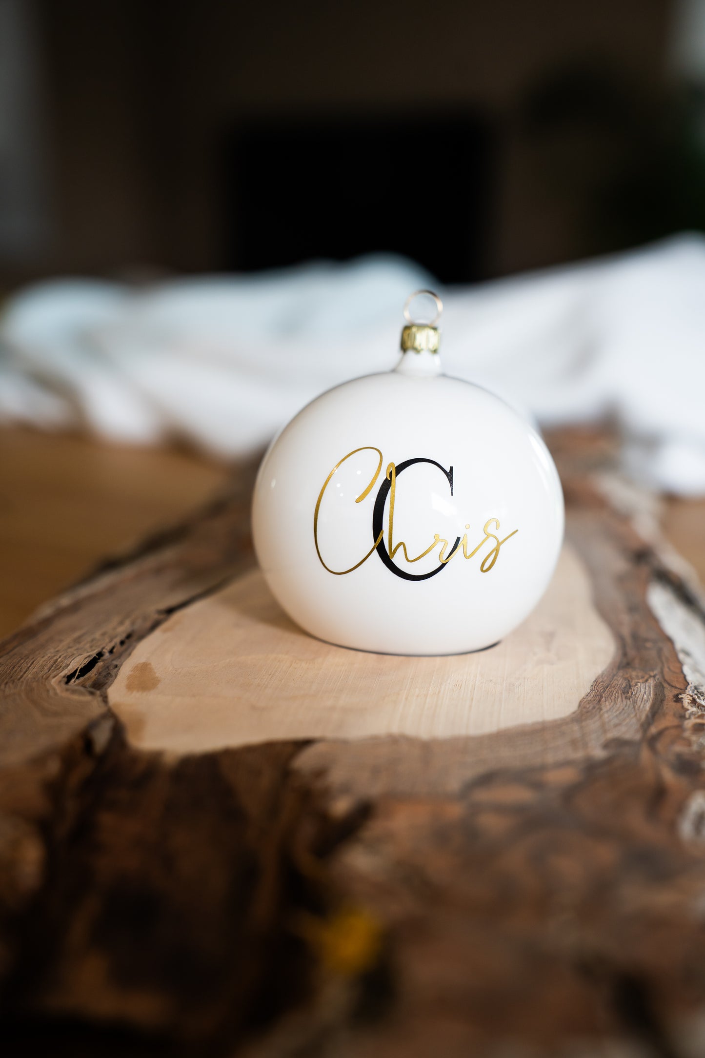 Das besondere Geschenk: Stilvoll personalisierte Weihnachtskugel - 8cm - mundgeblasen, in Echtglas mit Anfangsbuchstabe