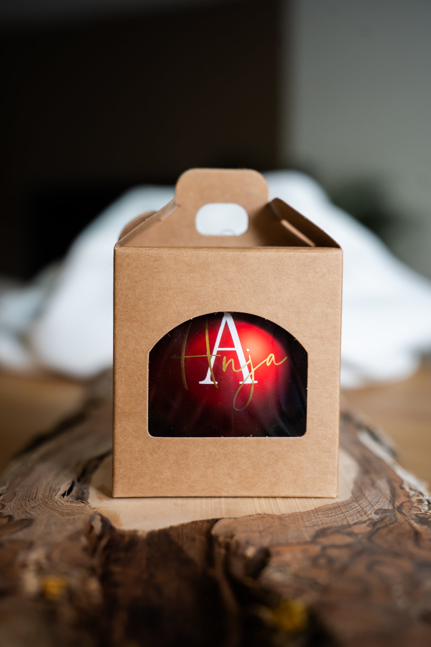 Das besondere Geschenk: Stilvoll personalisierte Weihnachtskugel - 8cm - mundgeblasen, in Echtglas mit Anfangsbuchstabe