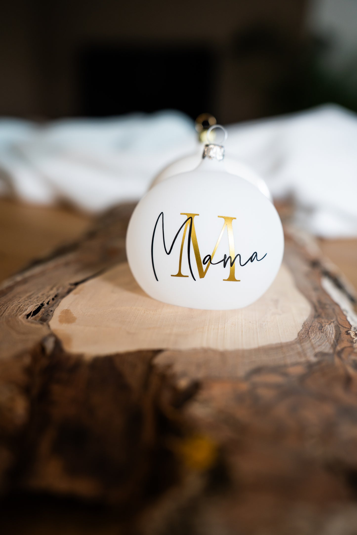 Das besondere Geschenk: Stilvoll personalisierte Weihnachtskugel - 8cm - mundgeblasen, in Echtglas mit Anfangsbuchstabe