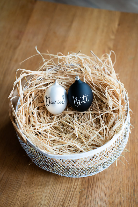 Personalisierte Ostereier - mundgeblasen, in matt schwarz, silbern-weiß oder transparent