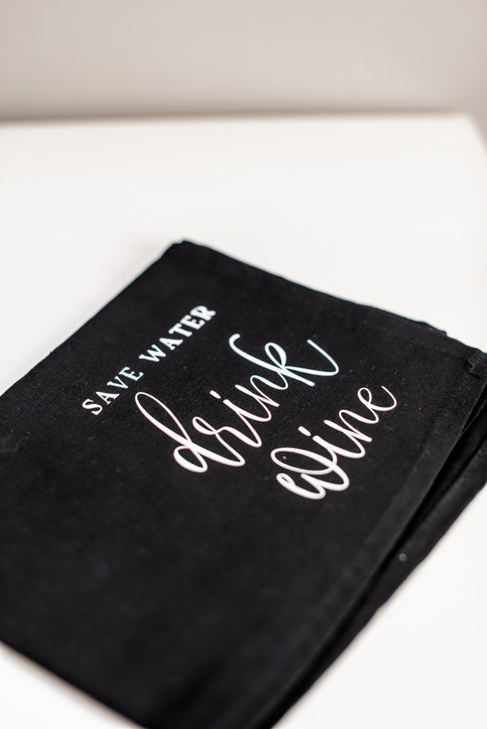 Geschirrtuch mit Spruch 'Save Water - Drink Wine' - Geschenk zum Einzug, zur Hochzeit oder als Mitbringsel