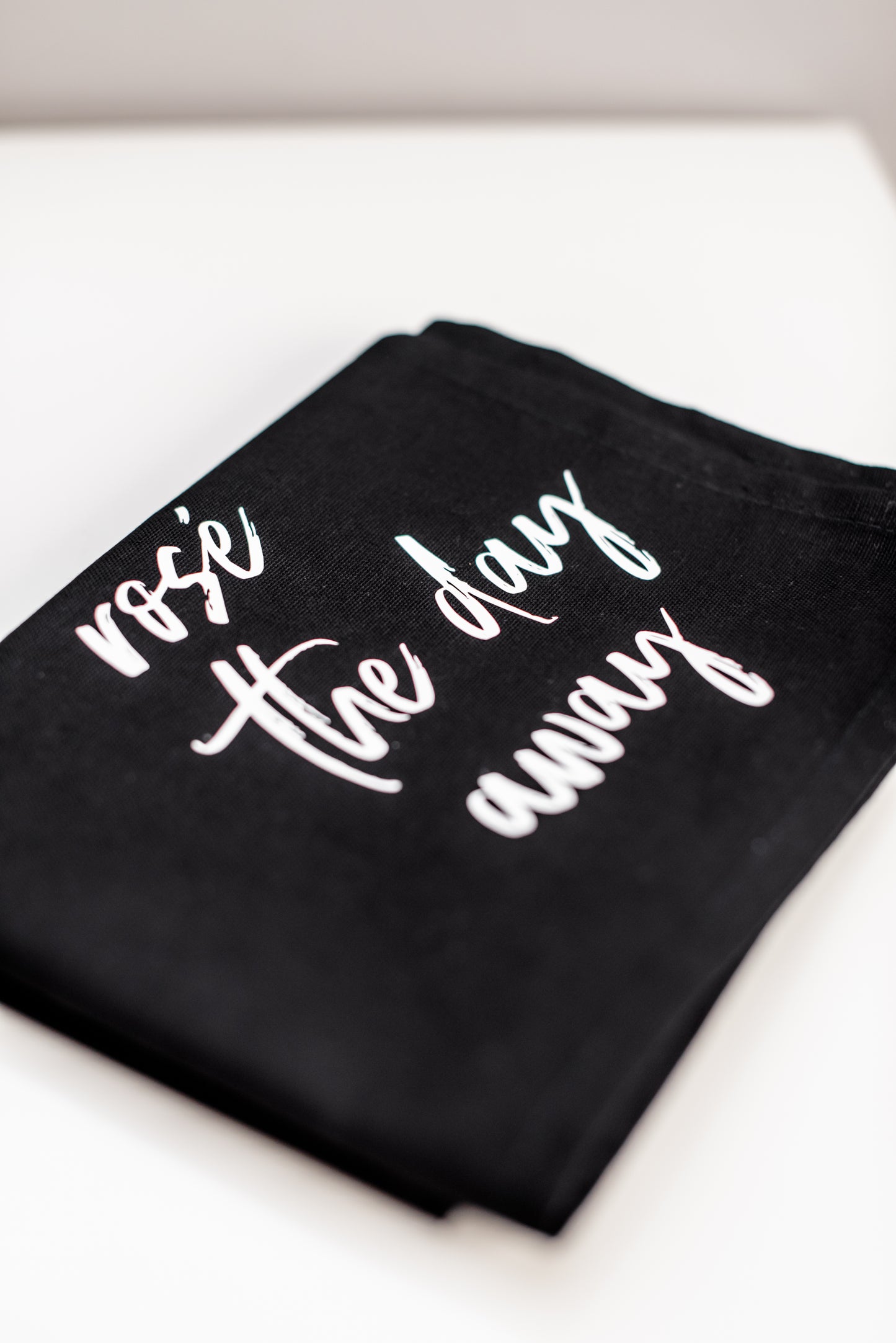 Geschirrtuch mit Spruch 'rosé the day away' - Geschenk zum Einzug, Hochzeit oder Muttertag