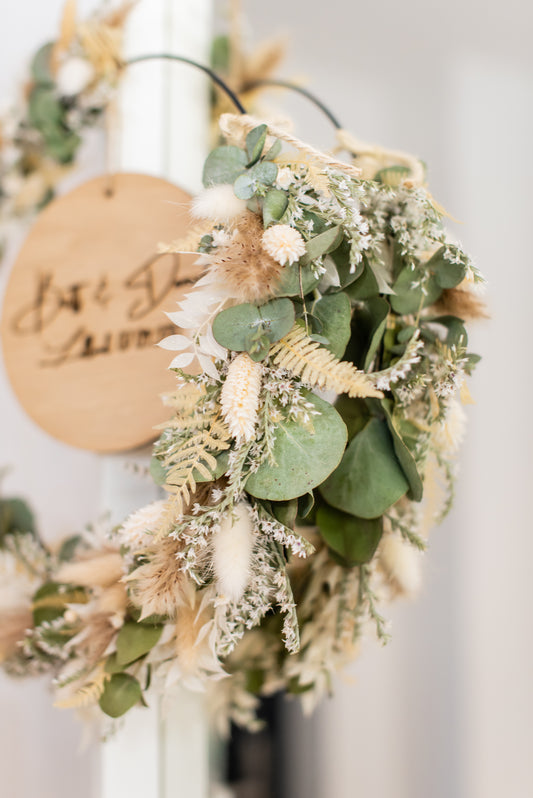 Personalisierter Trockenblumen-Türkranz Deluxe mit individuellem Holzschild – Geschenkidee zum Muttertag, Einzug oder Hochzeit