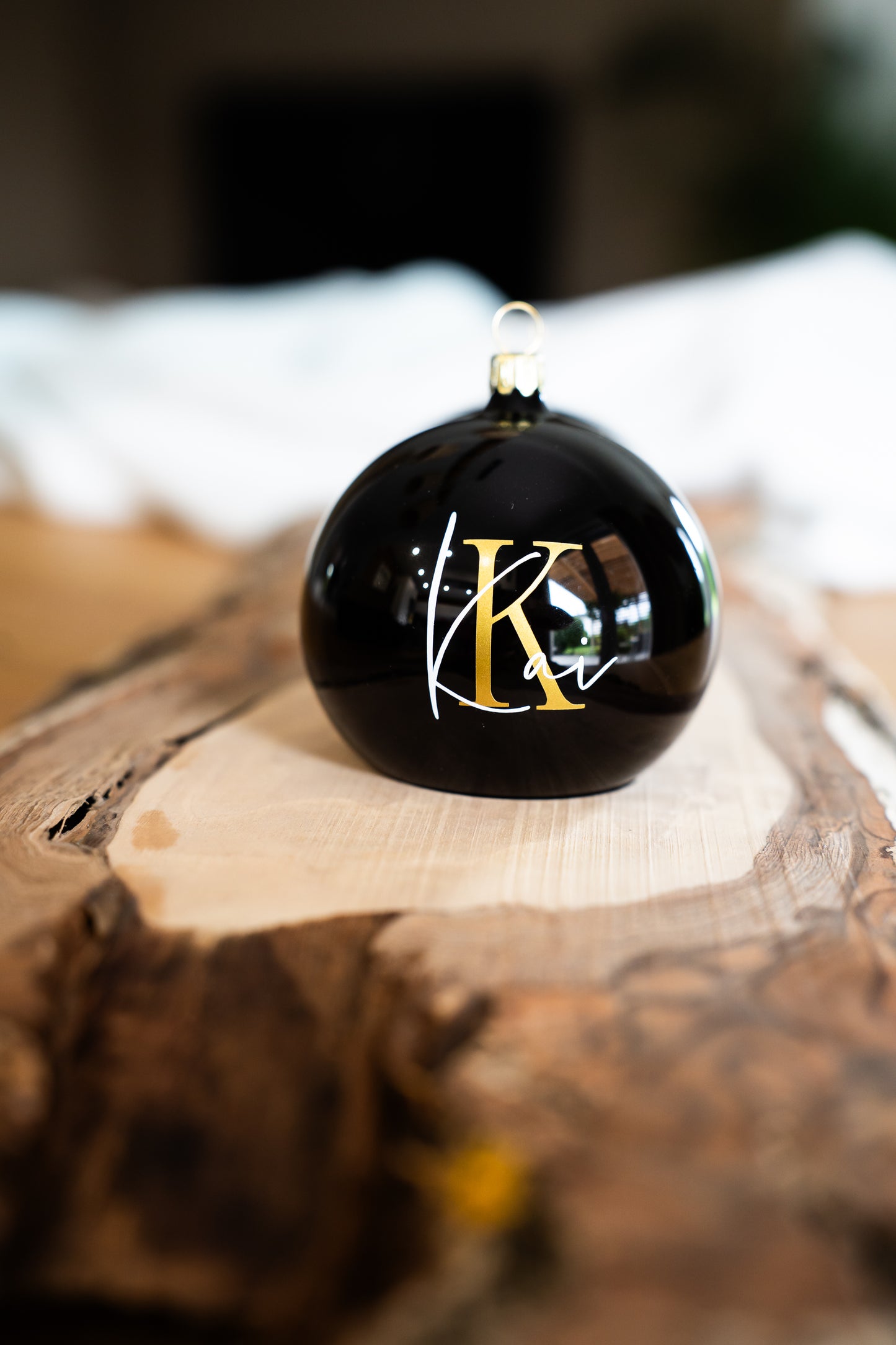 Das besondere Geschenk: Stilvoll personalisierte Weihnachtskugel - 8cm - mundgeblasen, in Echtglas mit Anfangsbuchstabe