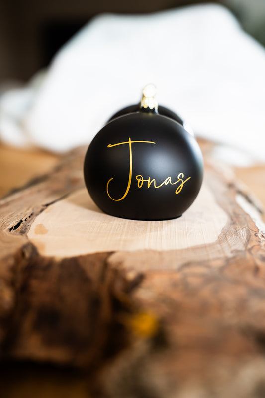 Das besondere Geschenk: Stilvoll personalisierte, mundgeblasene Weihnachtskugel - 8cm - in Echtglas