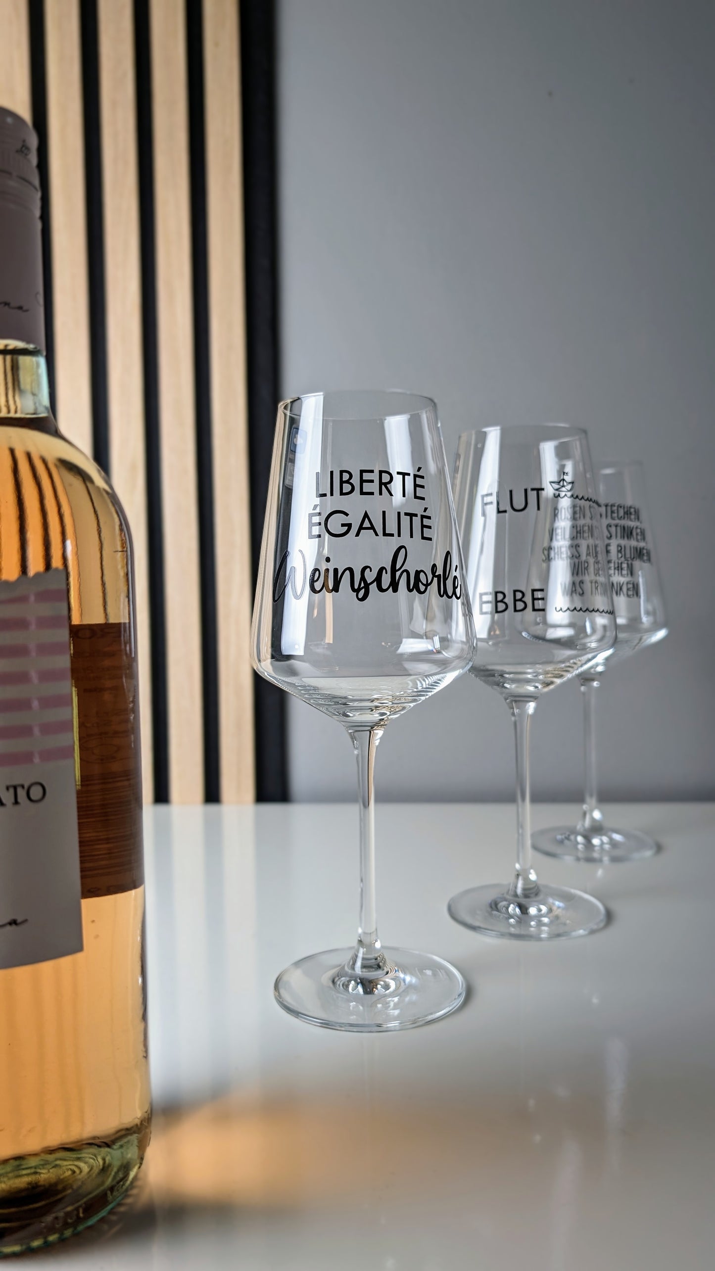 Weinglas mit Spruch - Geschenk zum Einzug, zur Hochzeit oder für Freunde