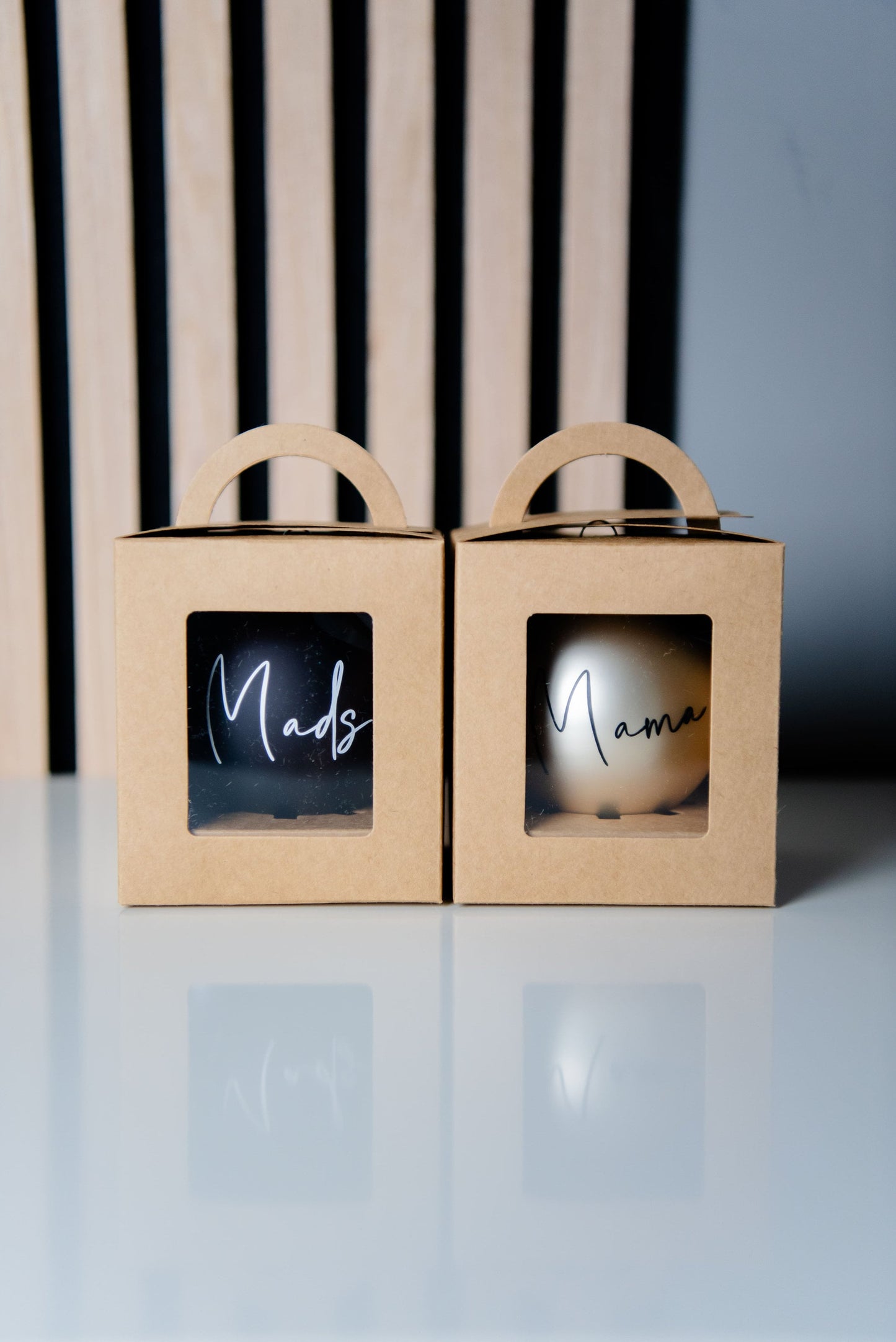 Stilvoll personalisierte Weihnachtskugel in Echtglas, grün glänzend/matt