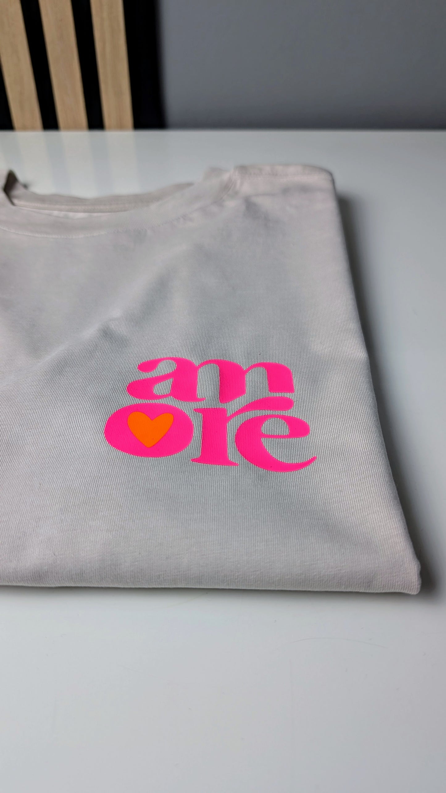 T-Shirt mit Druck "amore"