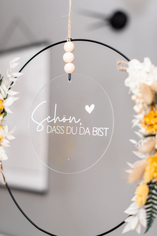 Personalisierter Trockenblumen-Türkranz mit Acrylschild in natur-weiß-gelb – Geschenkidee zum Muttertag, Einzug oder Hochzeit