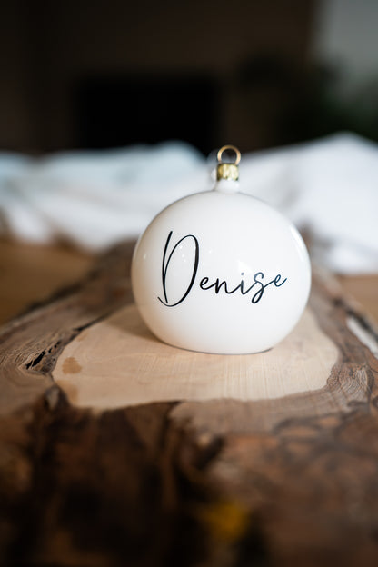 Das besondere Geschenk: Stilvoll personalisierte, mundgeblasene Weihnachtskugel - 8cm - in Echtglas