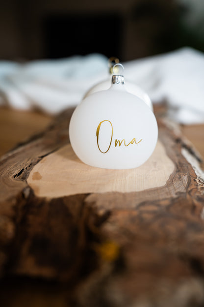 Das besondere Geschenk: Stilvoll personalisierte, mundgeblasene Weihnachtskugel - 8cm - in Echtglas