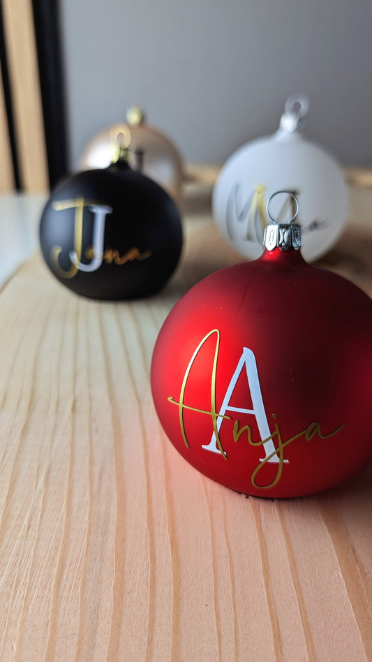 Das besondere Geschenk: Stilvoll personalisierte Weihnachtskugel - 8cm - mundgeblasen, in Echtglas mit Anfangsbuchstabe