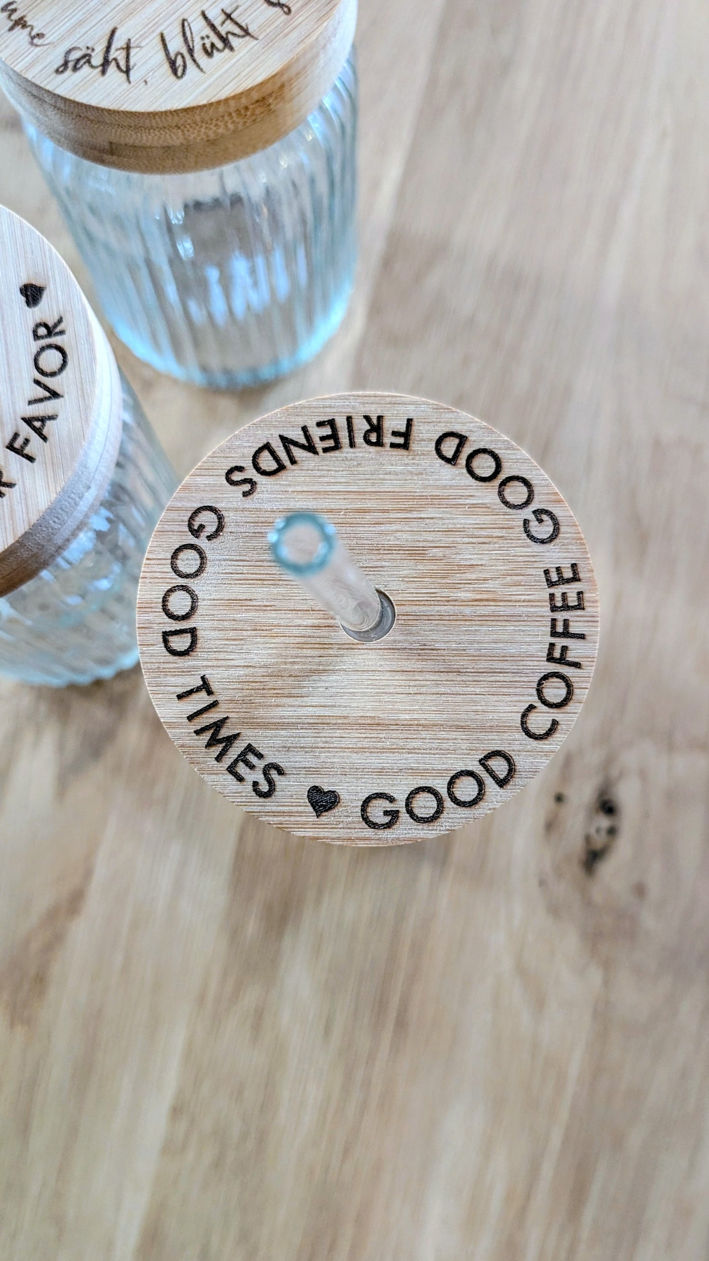 Sale - Cocktailglas mit graviertem Holzdeckel