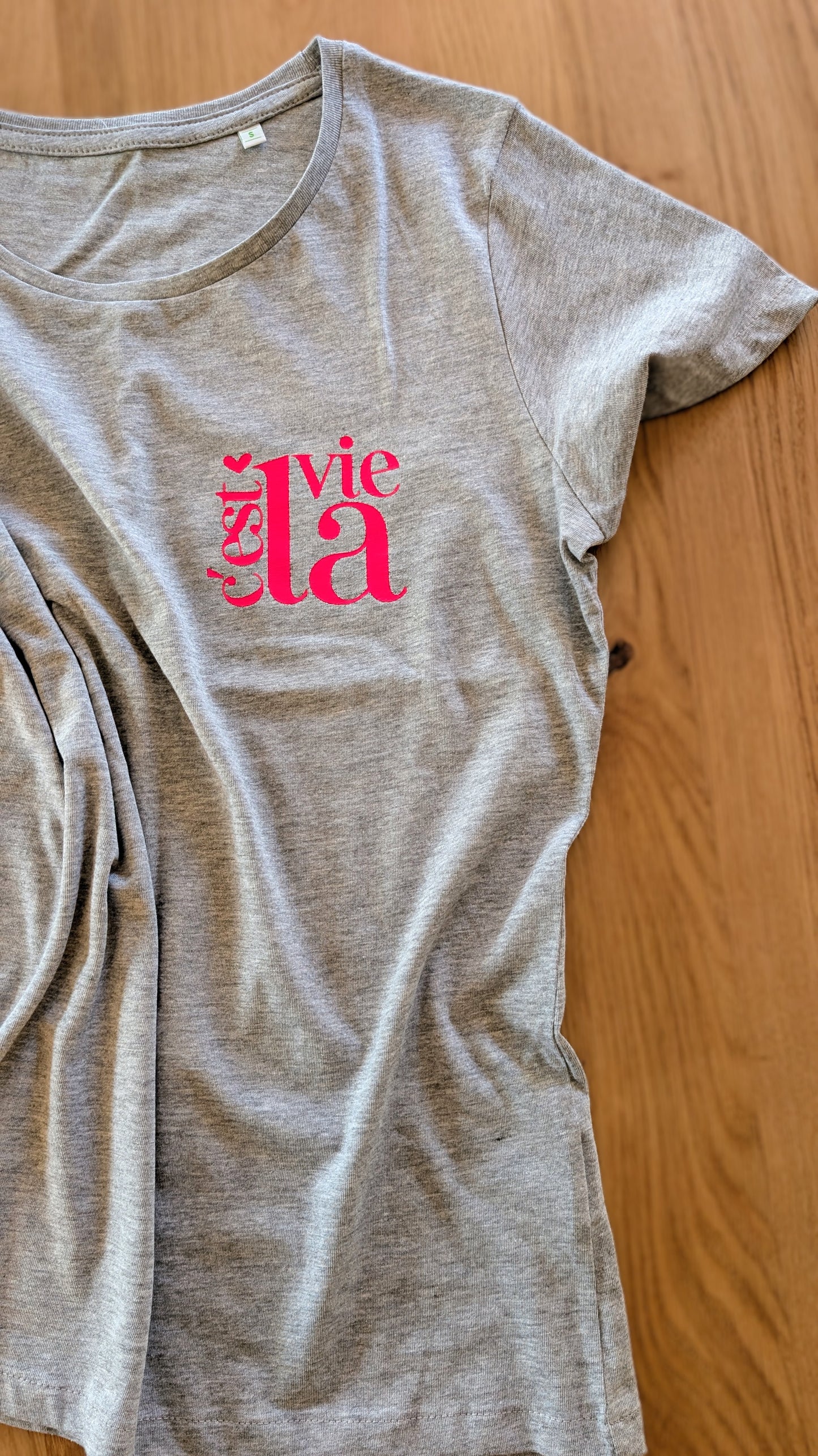 Sale - Damen T-Shirt "c'est la vie", Gr. S, grau meliert