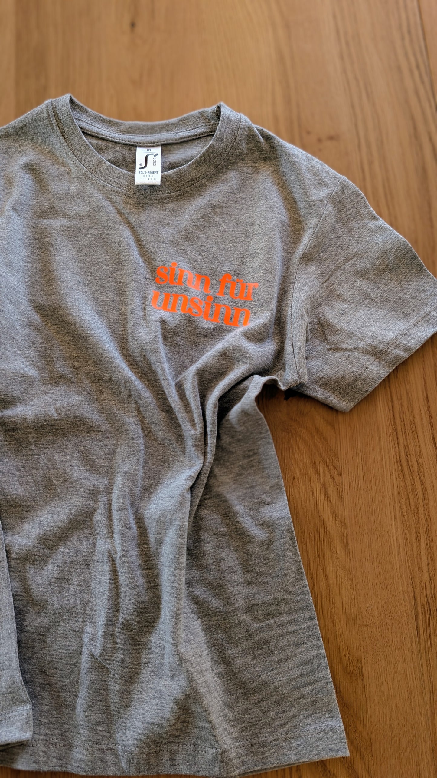 Sale - Kinder T-Shirt "sinn für unsinn", Gr. 128, grau meliert